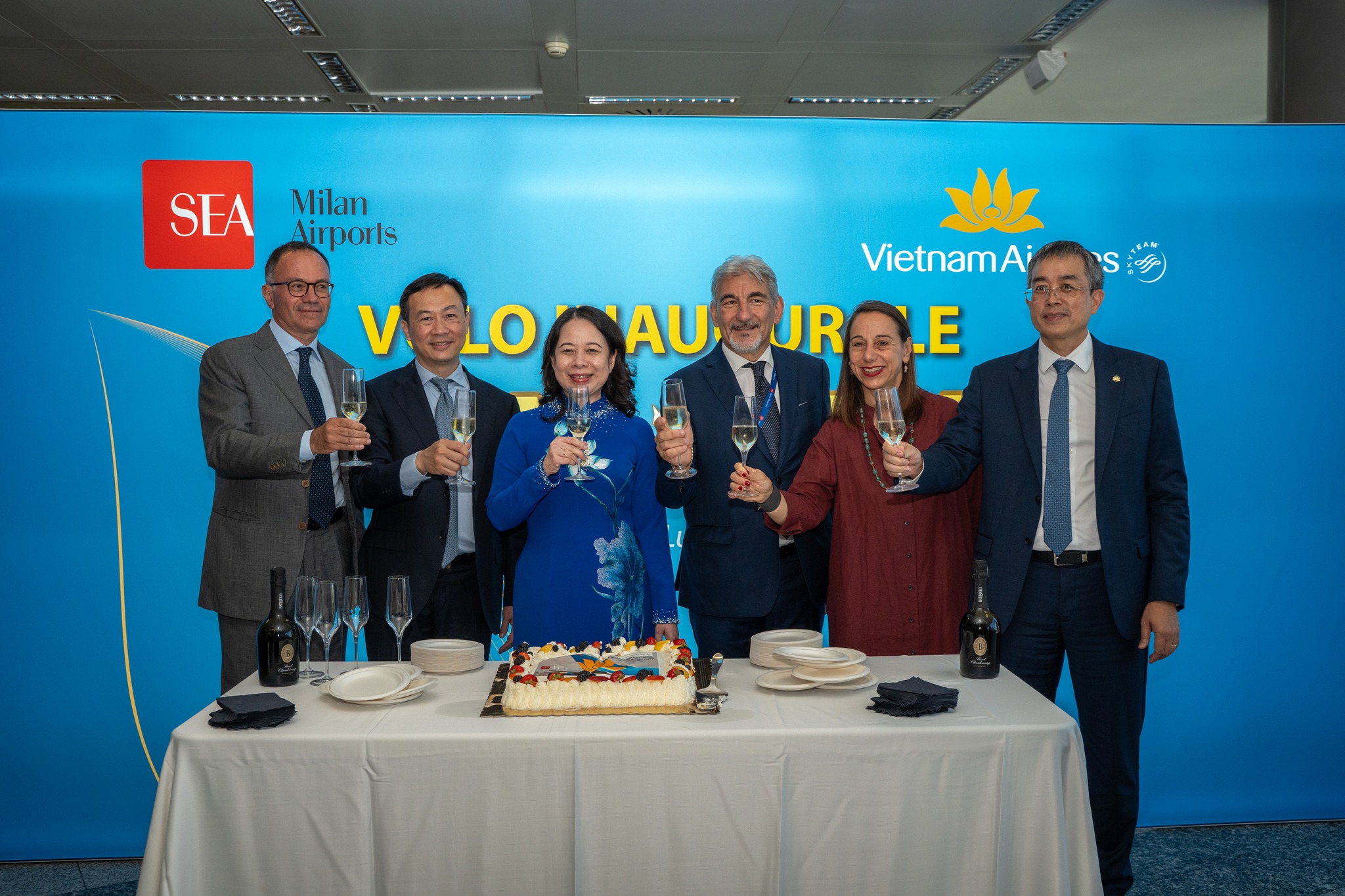 Vietnam Airlines khai trương đường bay thẳng Milan